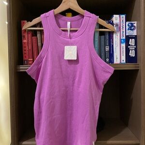 fabletics • fuscia tank top w/ built in bra